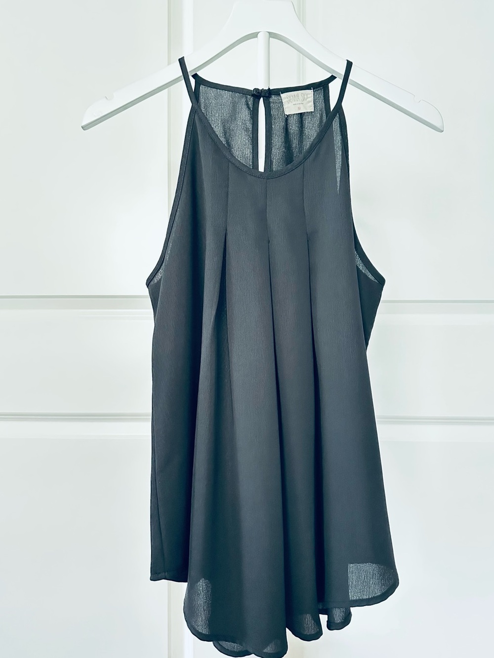 Women’s Sienna Sky Sleeveless Black Halter Swing Top Size M